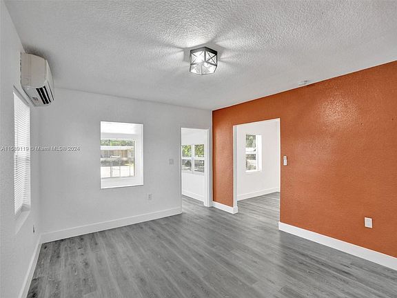 5th image of 2720 SW 13th Ave #A