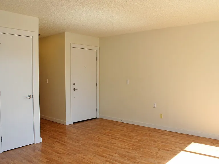 9222 N Lombard St — Photo 10