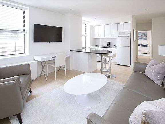 2nd image of 150 W 51st St APT 920