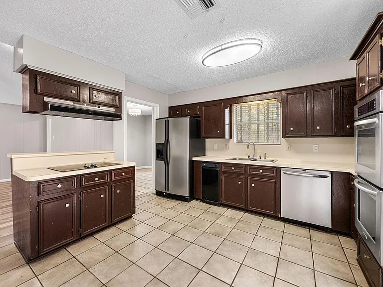 2211 Turtle Creek Dr — Photo 10
