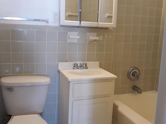 5th image of 510 Riverdale Ave