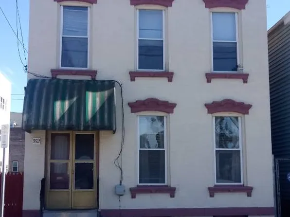 352 1st St, Troy, NY 12180
