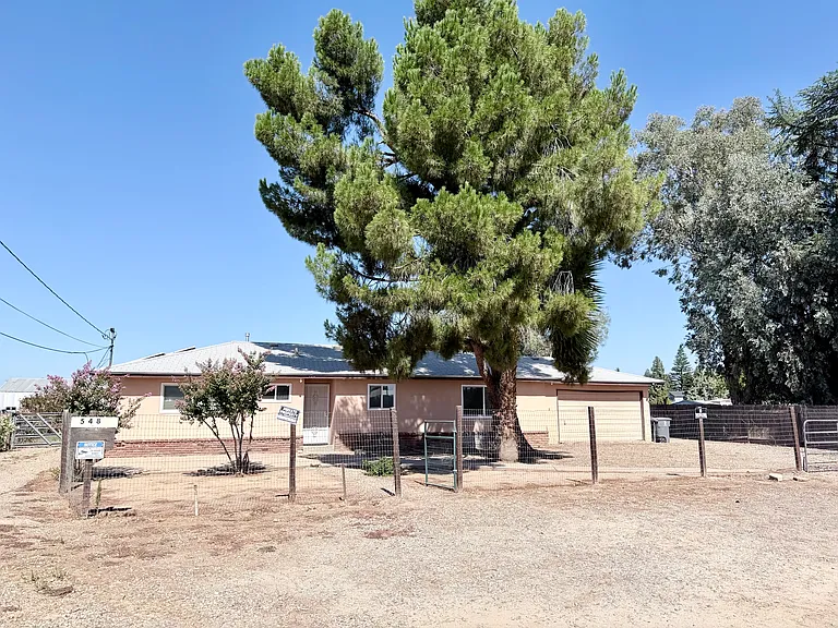548 N Armstrong Ave — Photo 1