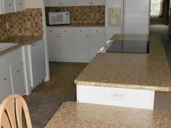 3rd image of 488 Sycamore Ln