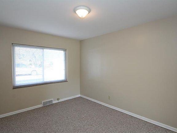4th image of 1121 Far Hills Ave APT 1