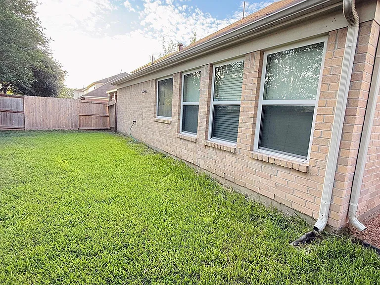 19130 Clevera Walk Ln — Photo 22