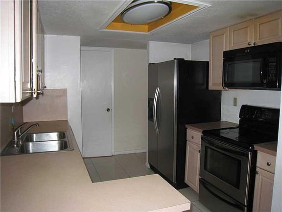 5th image of 15910 SW 91st Ct