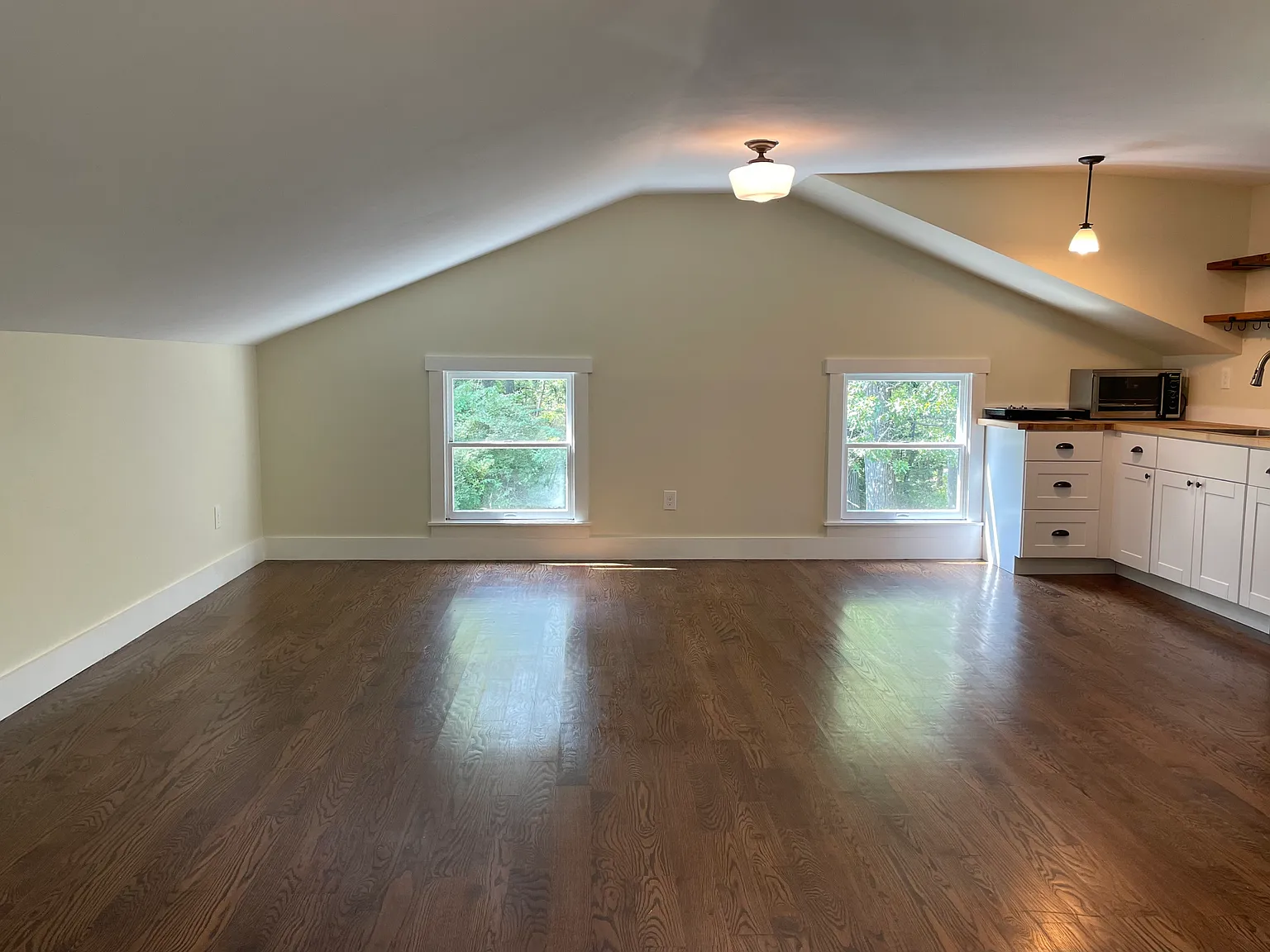 Studio, 450 sqft, $1,900 — Photo 2