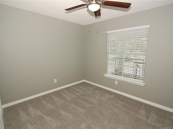 4th image of 176 Reserve Cir