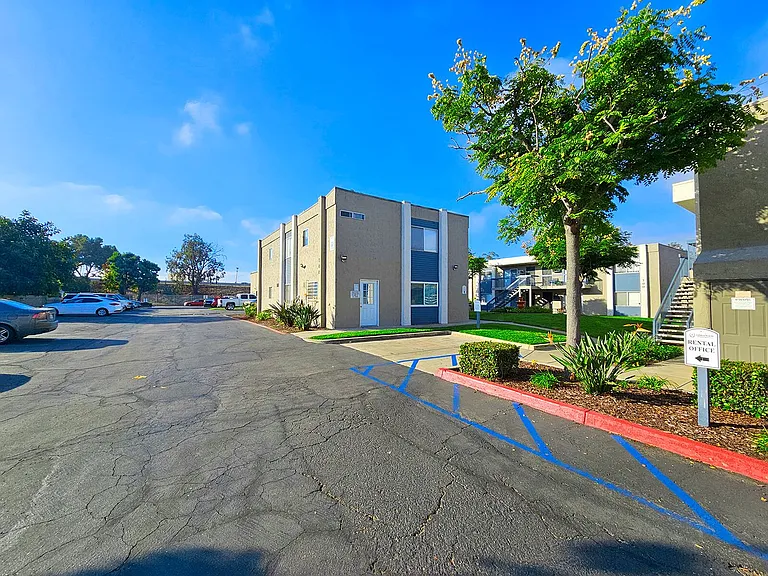 Sandalwood Apartments — Photo 31