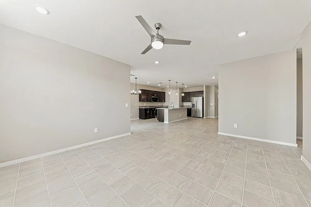 4 bed, 2.5 bath, 2014 sqft, $2,305 — Photo 4