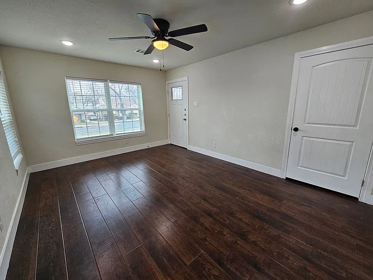 213 N Hampton Rd — Photo 7