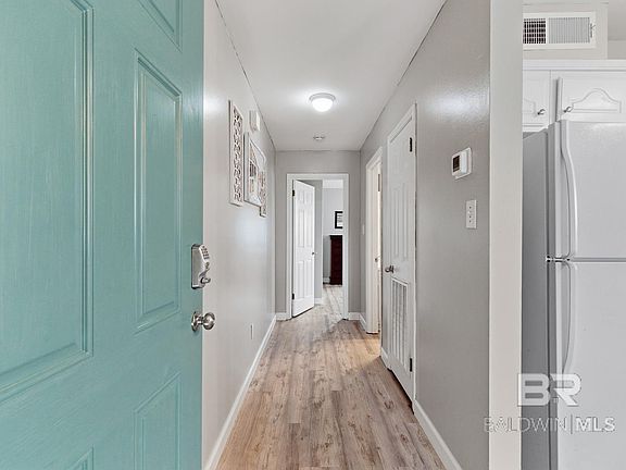 4th image of 1476 W Lagoon Ave #B