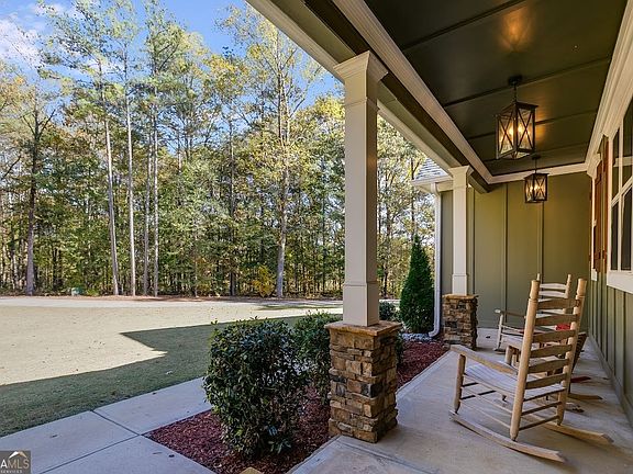 3rd image of 1001 Glenloch Rd
