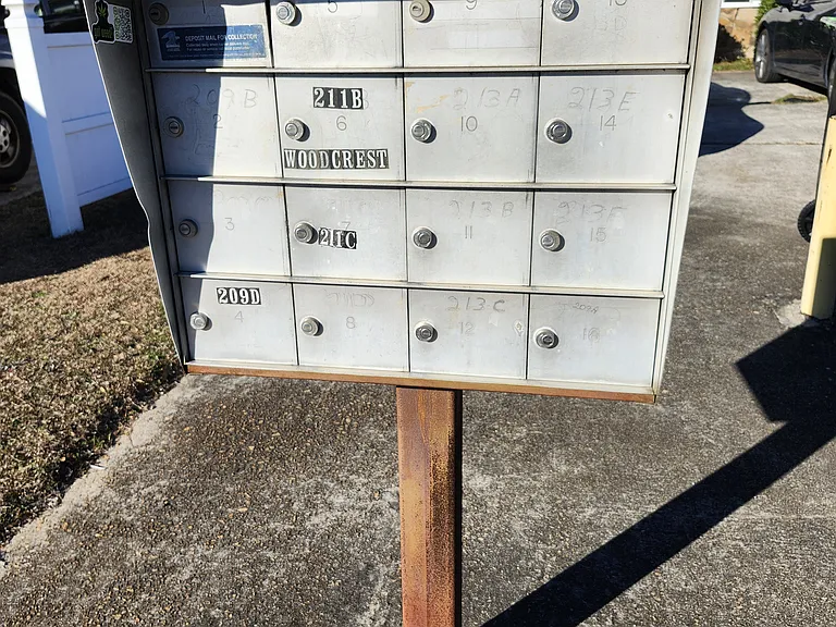 Condo/Duplex mailbox. Key will be provided to tenant.