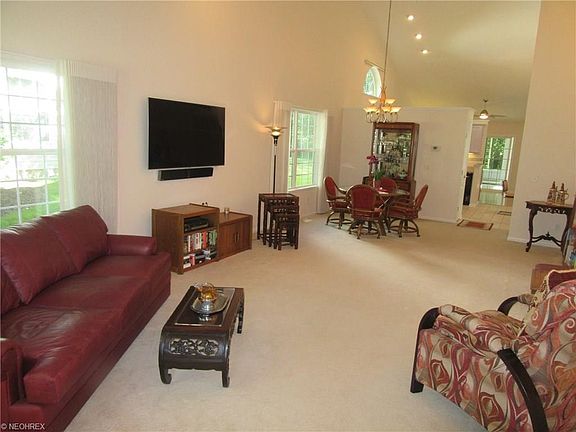 2nd image of 188 Kensington Ct