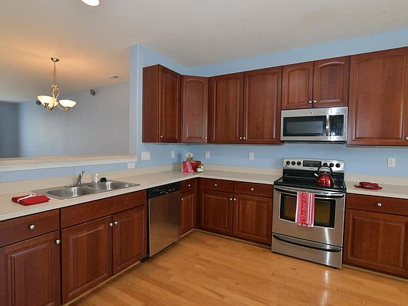 5th image of 4456 Harlesden Dr