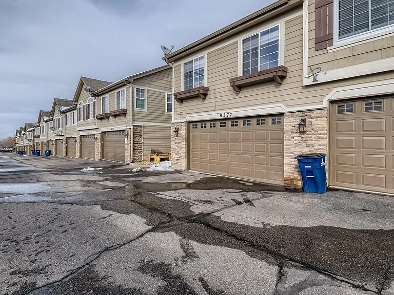8377 Stonybridge Cir — Photo 27