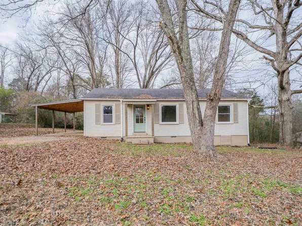 147 Westwood Cir, Selmer, TN 38375