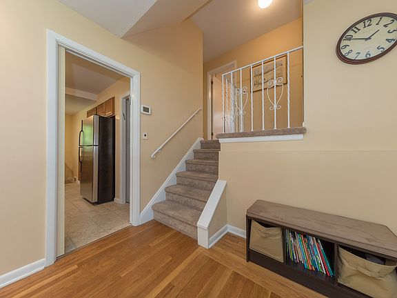 3rd image of 24118 Edgehill Dr