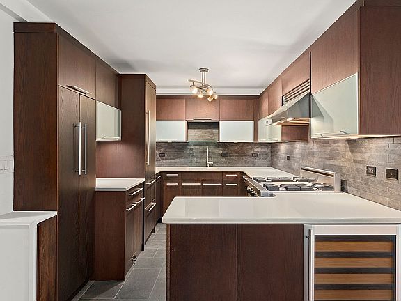 3rd image of 142 E 16th St APT 16A