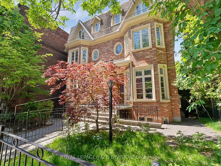 8 Huntley St — Photo 1