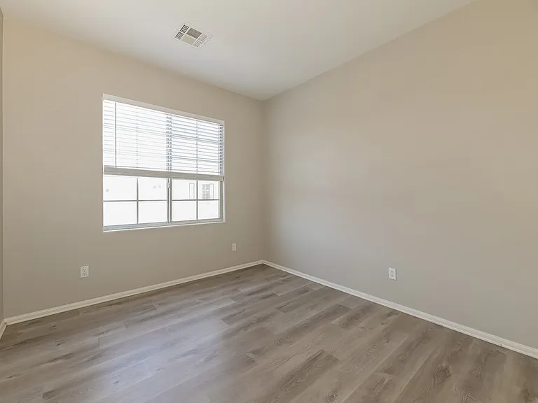 671 Baffin Island Rd — Photo 13