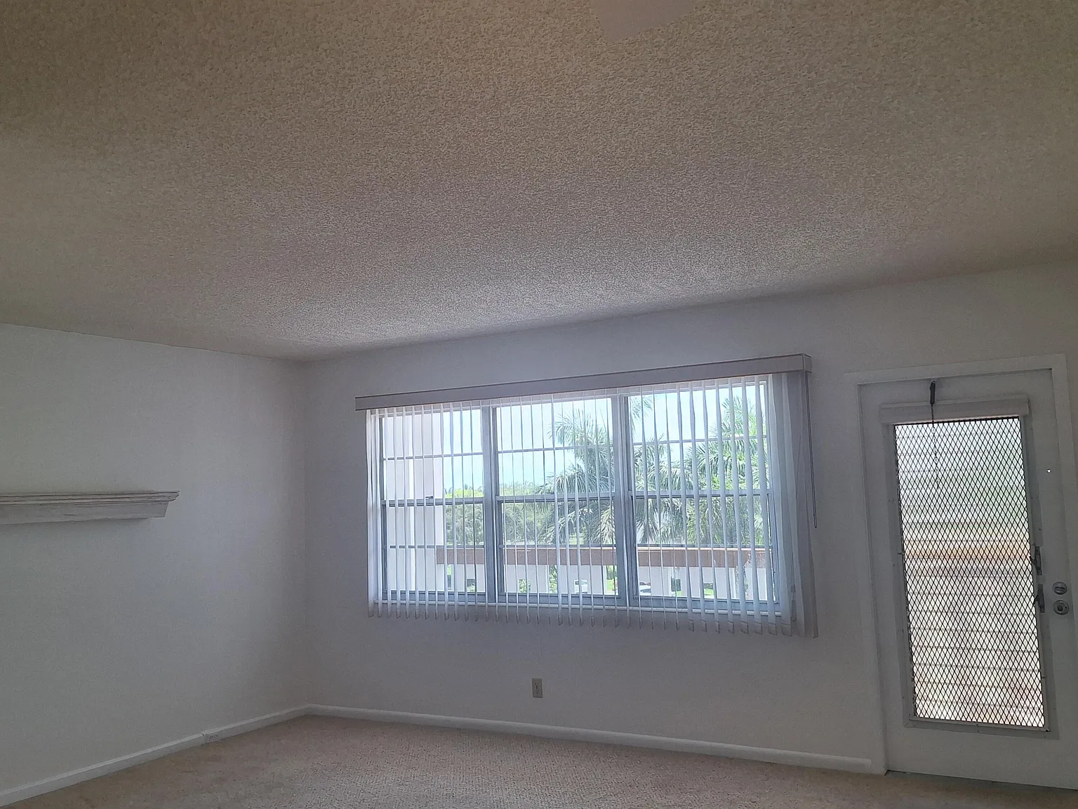 1 bed, 1.5 bath, 738 sqft, $1,550 — Photo 2