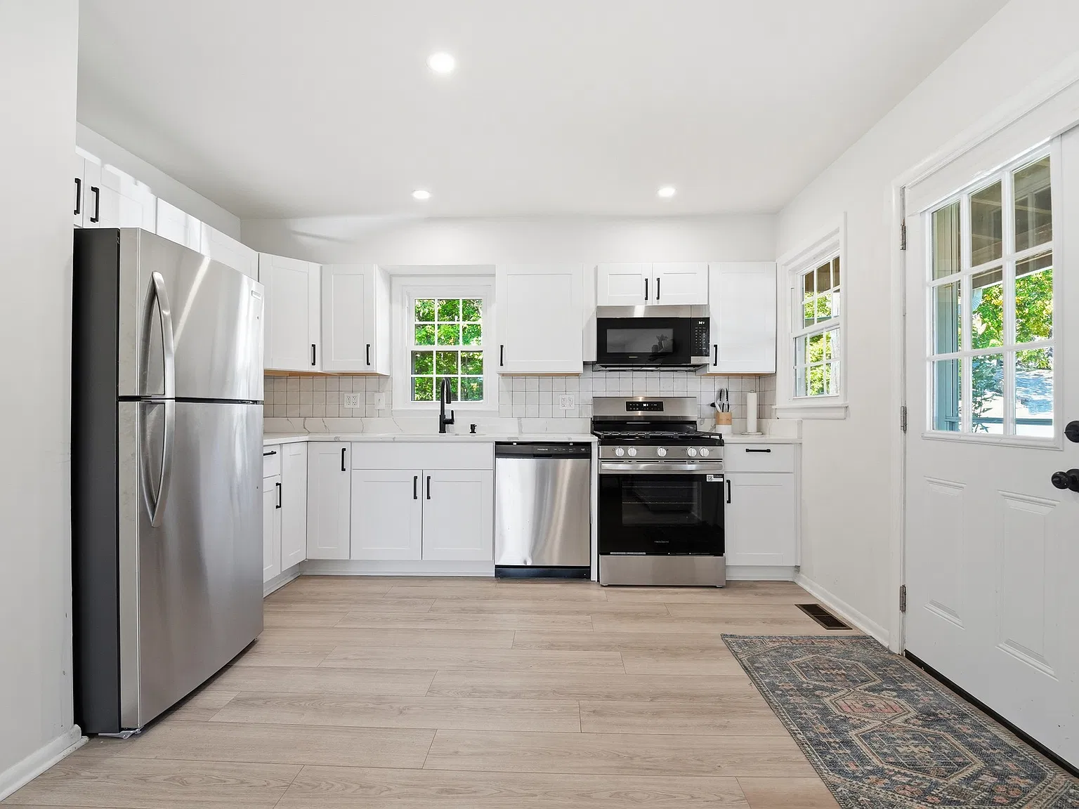 4 bed, 1700 sqft, $3,099 — Photo 3