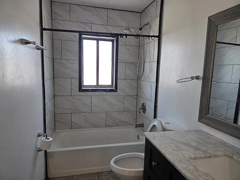 921 Madeira Dr SE — Photo 4