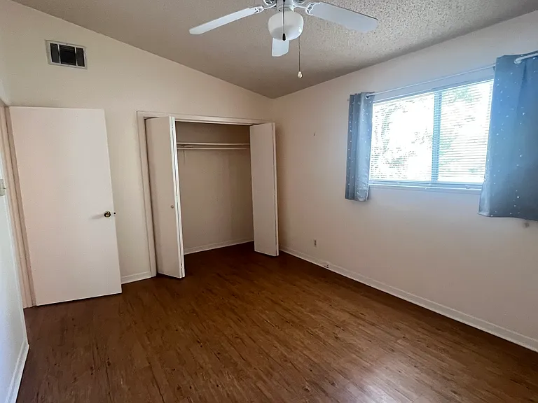 208 E 31st St #5 — Photo 12