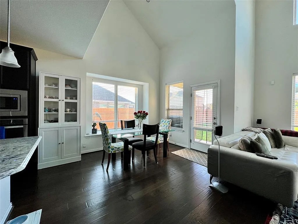3 bed, 2.5 bath, 2969 sqft, $2,710 — Photo 4