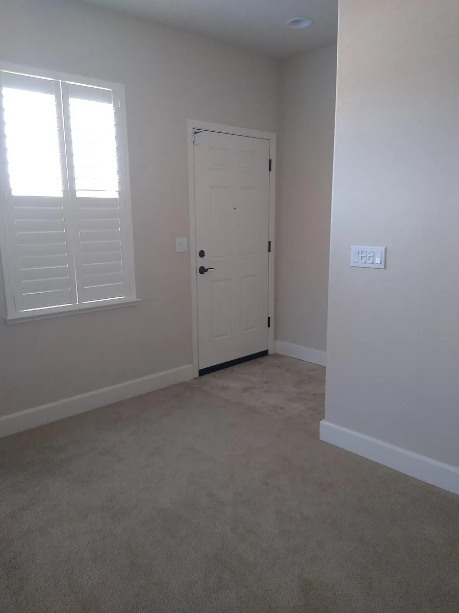 Building Photo - 691 N San Marcos Dr