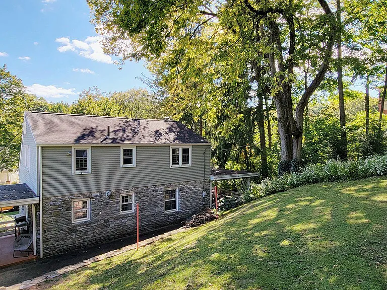 1067 Terrace Ave — Photo 3