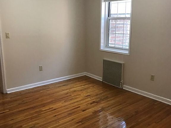 3rd image of 8825 153rd St APT 4B