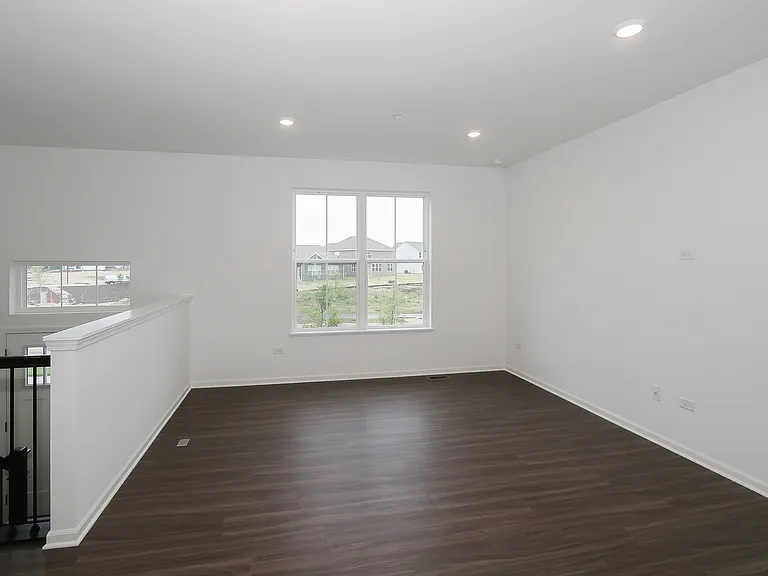 2252 Stonegate Rd — Photo 4