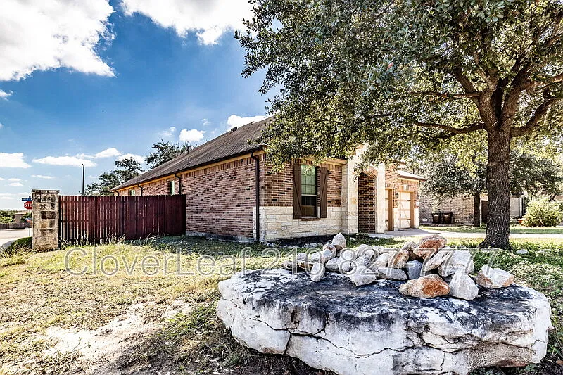 3 bed, 2.5 bath, 2006 sqft, $2,197 — Photo 2