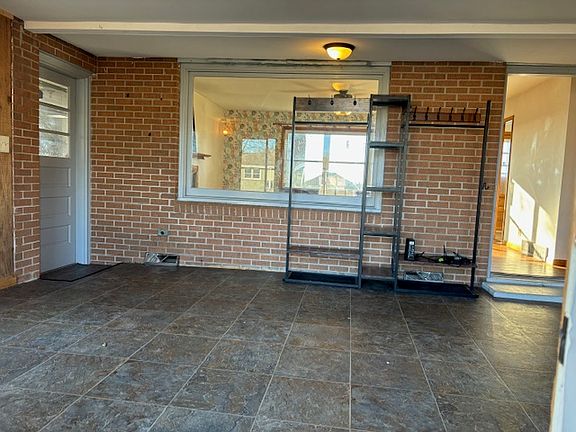 3rd image of 8428 Shirlane St