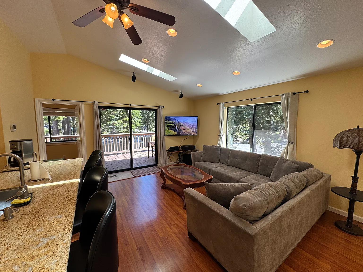 2 bed, 800 sqft, $3,500 — Photo 4