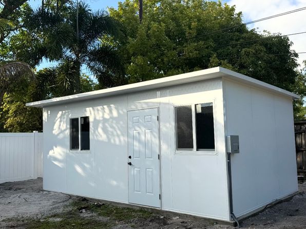 1605 NW 11th Pl