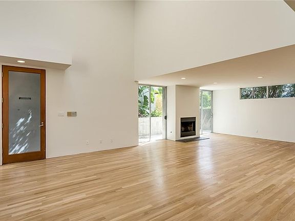 3rd image of 1531 Wellesley Ave