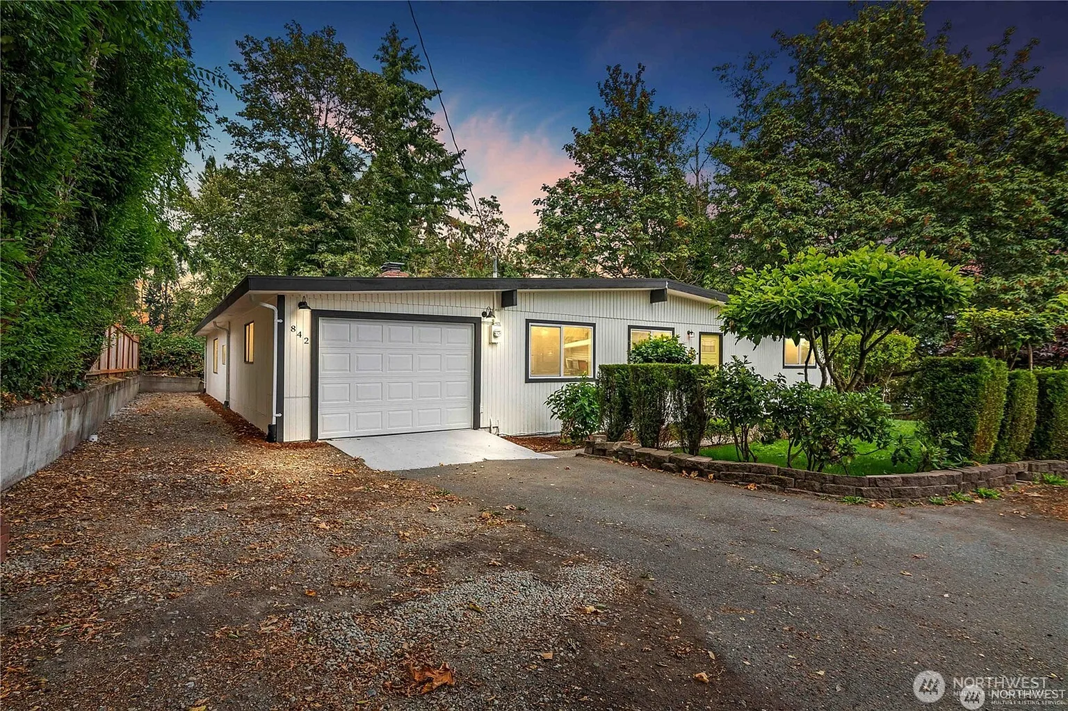 842 S 143rd Pl photo 1