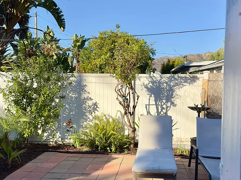 2133 N Buena Vista St — Photo 52