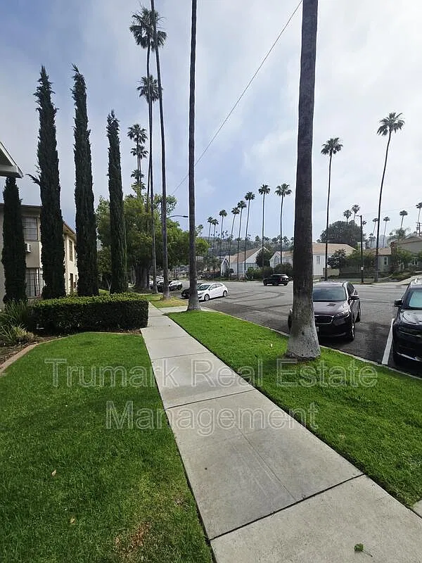 2 bed, 2.0 bath, 1075 sqft, $3,195 — Photo 3