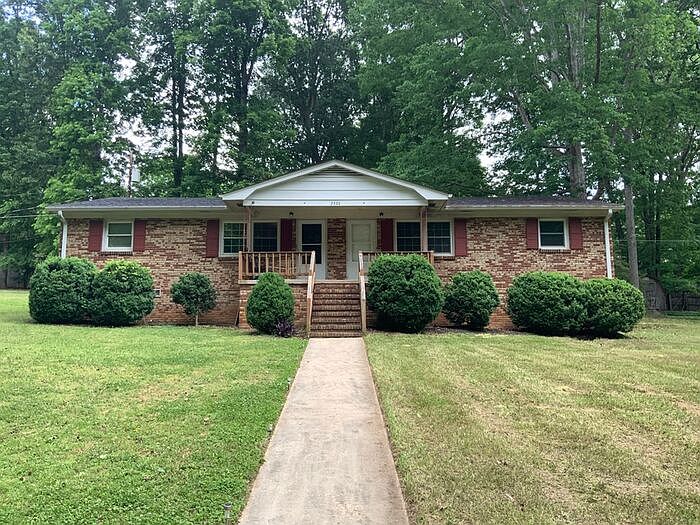 1st image of 2320 Woodbridge Dr #B