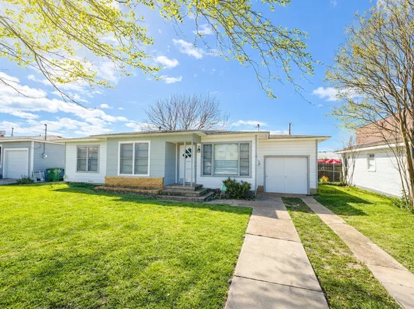 129 N McEntire Ct, White Settlement, TX 76108