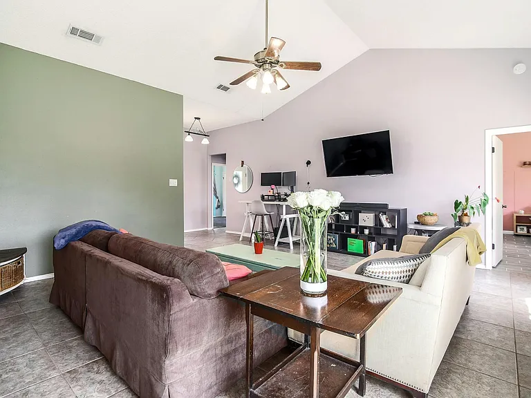709 Sapling Cv — Photo 5