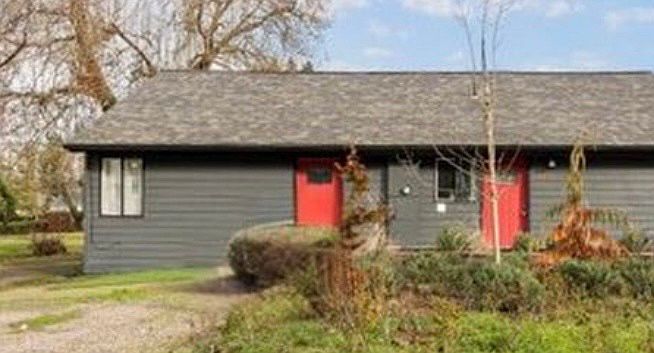 The left side of this two unit duplex is waiting for you!