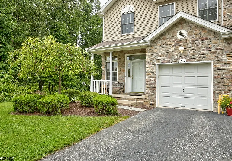 215 Raymound Blvd — Photo 25