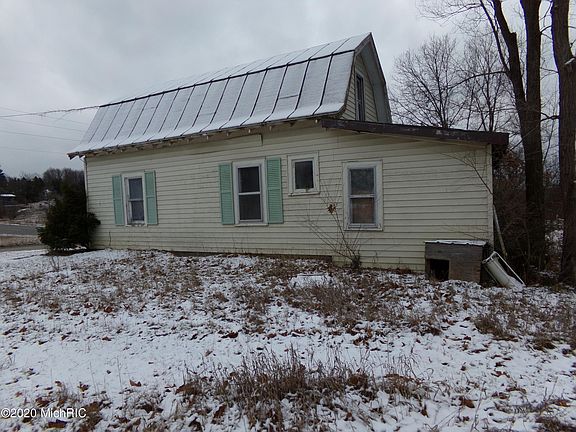 5th image of 10821 Northland Dr NE